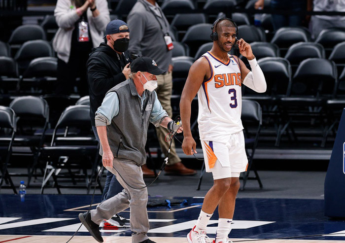  欧文末节接管比赛独行侠逆转战胜爵士