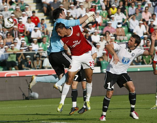  南特定位球配合精妙，头槌破门锁定胜局